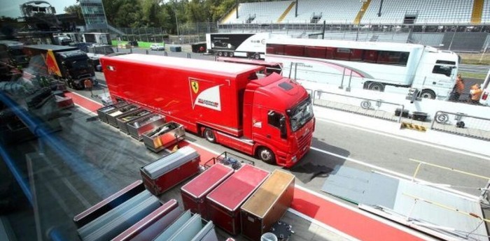 ¡Ferrari encontró inmigrantes en sus camiones cuando llegaron a Silverstone!