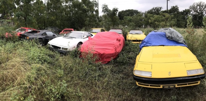 La insólita historia de las Ferrari abandonadas en un campo