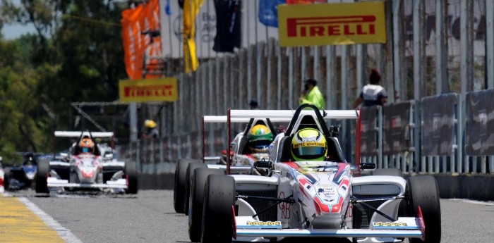 Los equipos de la Fórmula Renault 2.0 probaron antes de la definición