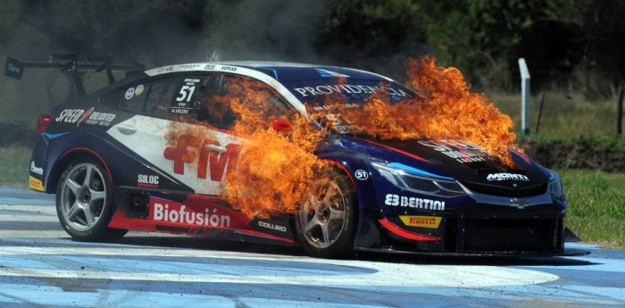 ¡Fuego en el Chevrolet de Urcera!