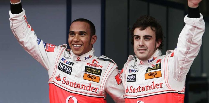 Alonso le abre la puerta a Hamilton