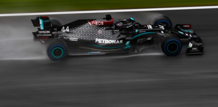 Pole para Hamilton en una clasificación difícil por la lluvia