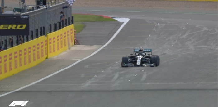 ¡Agónico triunfo de Hamilton con un neumático pinchado!
