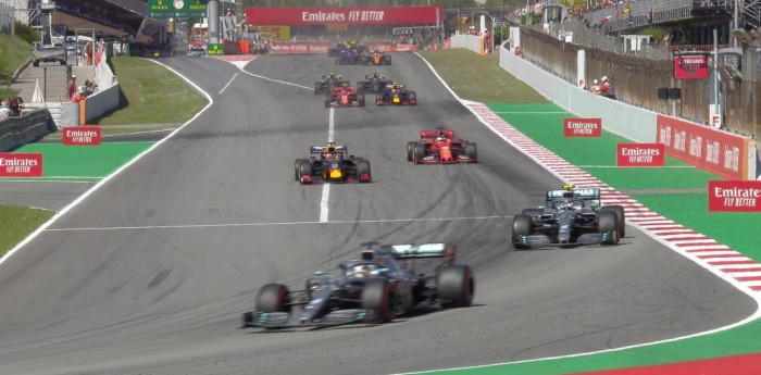 Esta vez Hamilton en el duelo entre los Mercedes