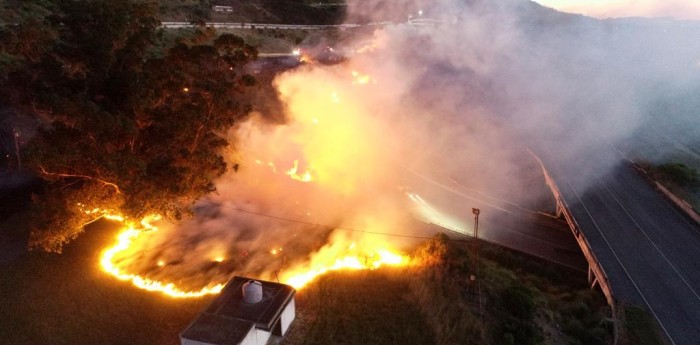 Incendio de magnitudes escalofriantes en el Autódromo Fangio