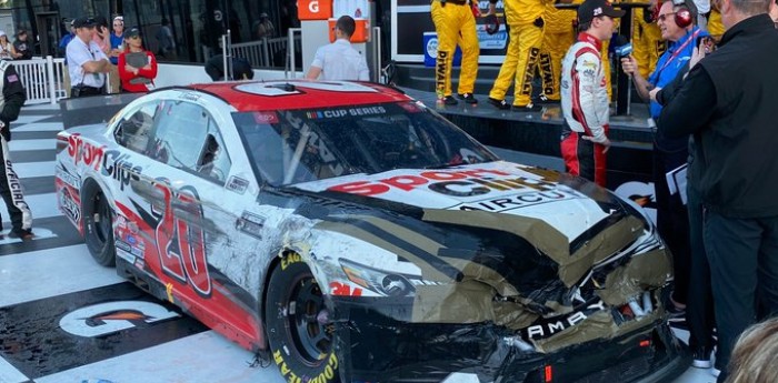 Erik Jones en un accidentado  final gana la previa de Daytona 500