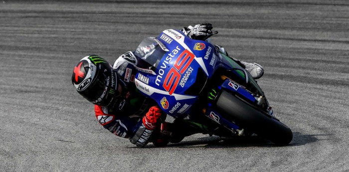 Lorenzo adelante, Rossi en el fondo