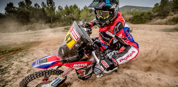 Kevin Benavides es el primer argentino en liderar un Dakar en motos