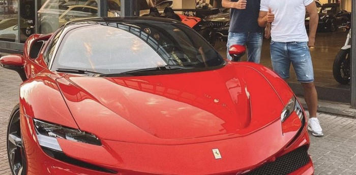 El Kun Agüero tiene nueva Ferrari
