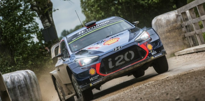 Neuville cierra arriba una dura jornada