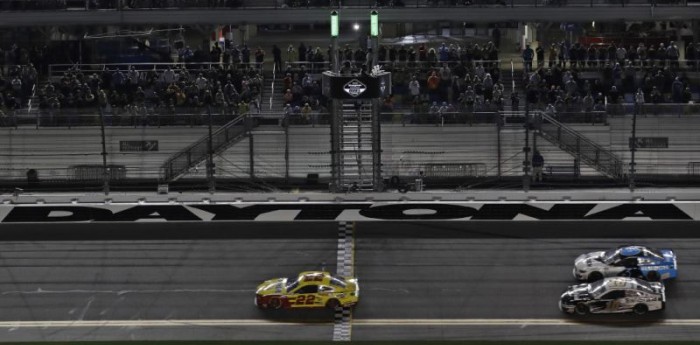 Nascar en Daytona los duelos fueron Para Logano y Byron