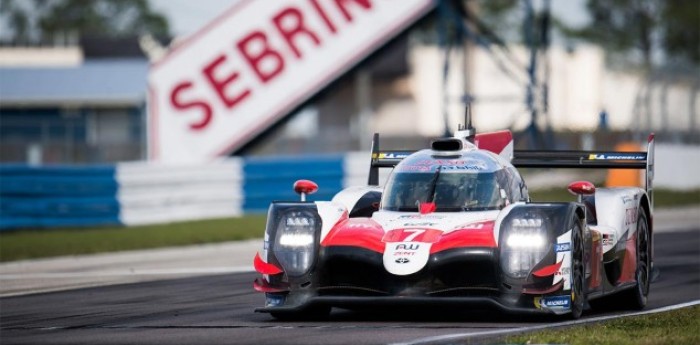 Van tres horas de carrera y los dos Toyota siguen adelante