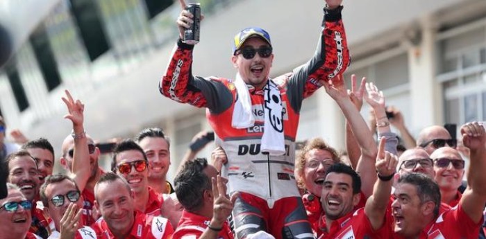 Ducati y Lorenzo: "Le regalamos un gran piloto a Honda"