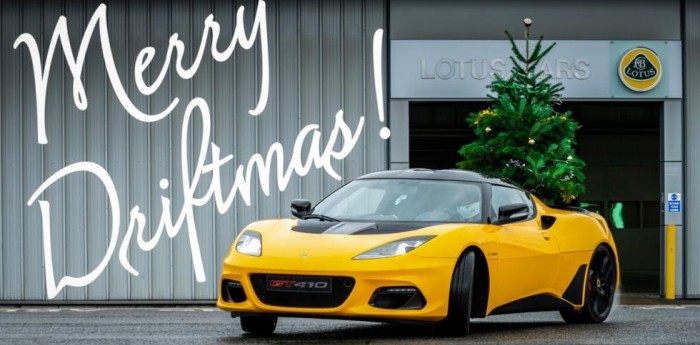 Merry Driftmas, el saludo de Lotus por navidad