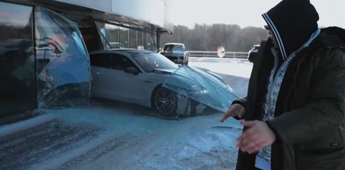 El youtuber que había prendido fuego su Mercedes ahora chocó su Porsche