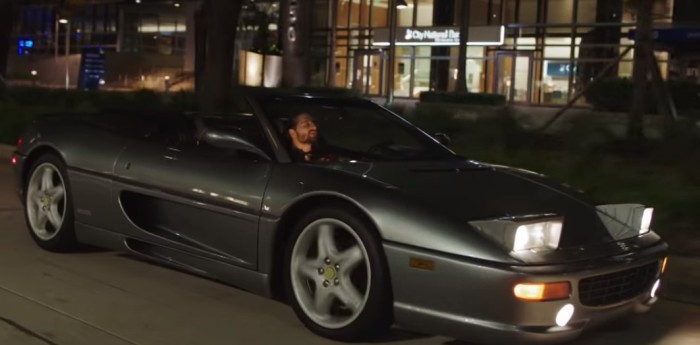 La Ferrari F355 Spider que usó Maluma en su nuevo video