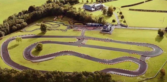 A la venta una mansión con pista de karting en el jardín