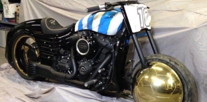 La llamativa moto que le regalaron a Maradona