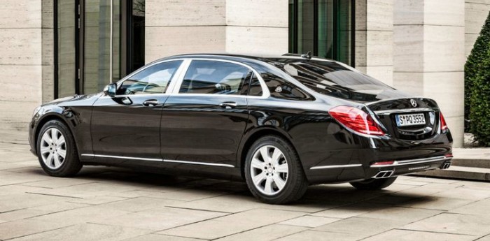 El Rey de España también estrena un Mercedes negro
