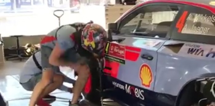 ¿Cómo se cambia un neumático en el Rally Mundial?