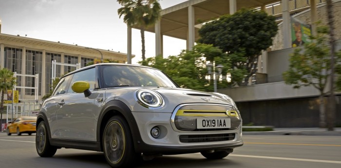 ¡Un Mini Cooper tuneado que es una bestia!