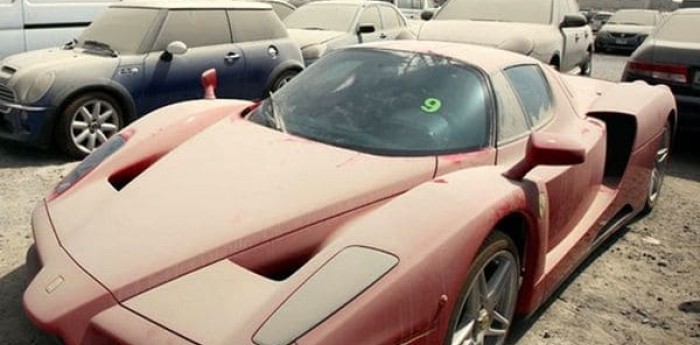 Los autos de lujo abandonados en Dubai