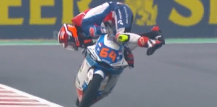 El piloto de Moto2 que salvó de caerse de una manera ingeniosa