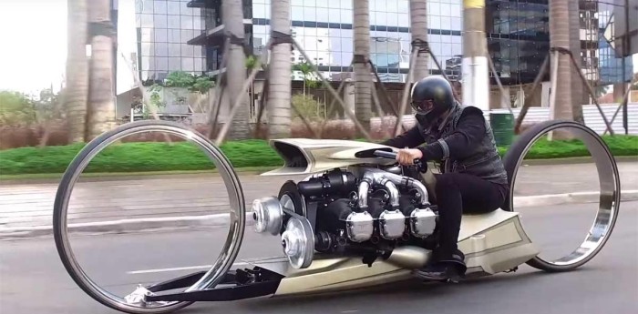 De locos: Una moto que tiene un motor de avión