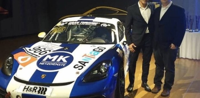 Marcos Vázquez recibió el trofeo de Campeón en Nürburgring