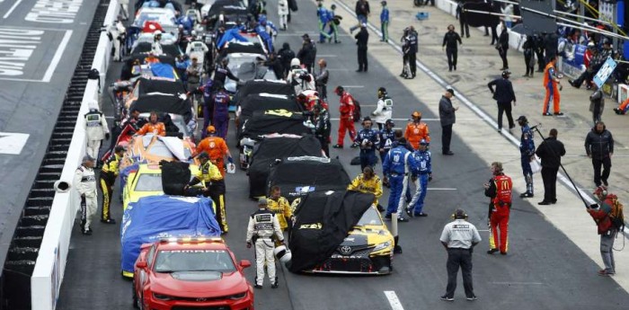 Nascar postergado para hoy por lluvia