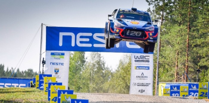 Neuville resistió los embates de Breen y sigue arriba en Suecia