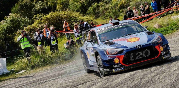 El motor paró a Meeke, gana Neuville en Córcega