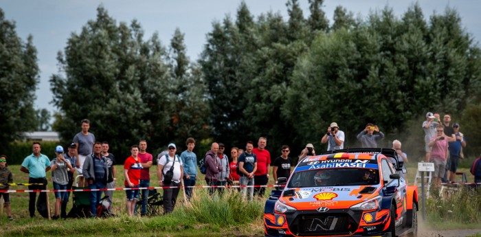 Neuville arrancó adelante como local