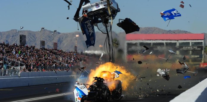 Video: Espectacular accidente en una carrera de NHRA