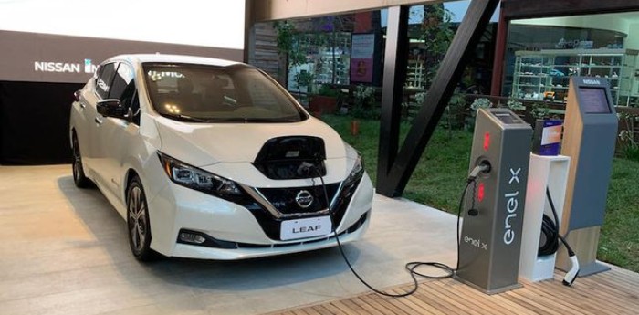 Nissan LEAF es el primer eléctrico que ya se vende en Argentina
