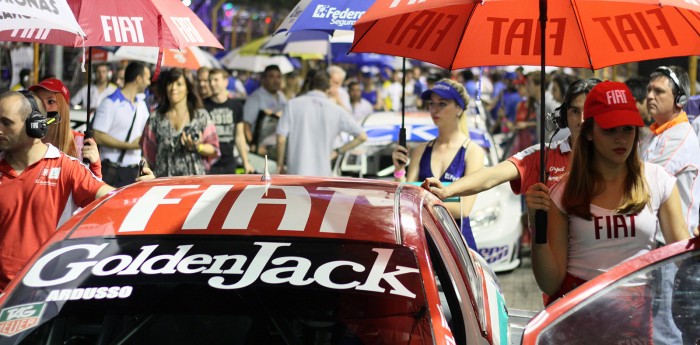 Highlights de la carrera nocturna en el callejero