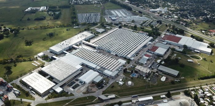 Hoy retoma la producción Mercedes-Benz Argentina