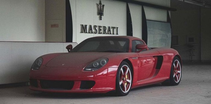 La historia del Porsche Carrera GT abandonado en una concesionaria