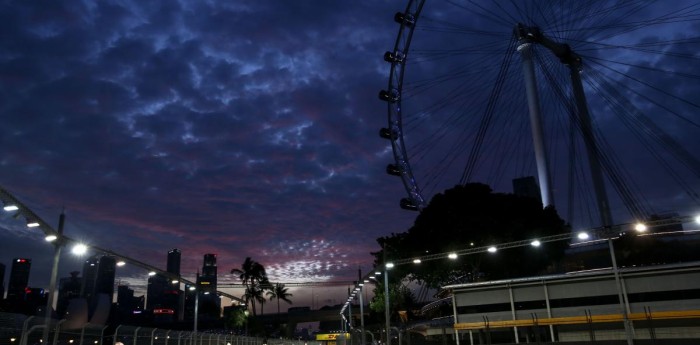 Rosberg dominó en la noche de Singapur