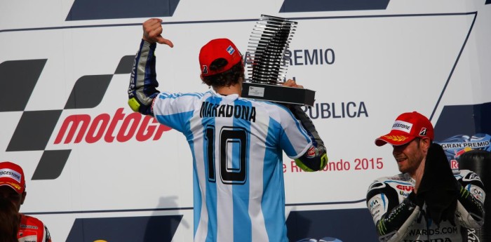 Cuando Valentino Rossi se vistió de Maradona