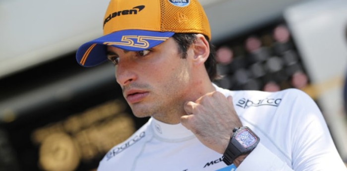 Carlos Sainz se une a Hamilton en la lucha contra el racismo