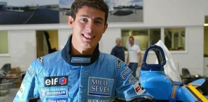 Barrio, campeón de la Fórmula Renault 2.0, arriba de un Súper