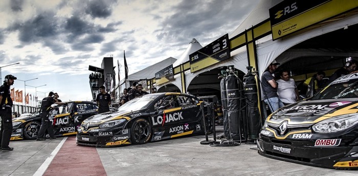 El show de boxes, el show del equipo Renault