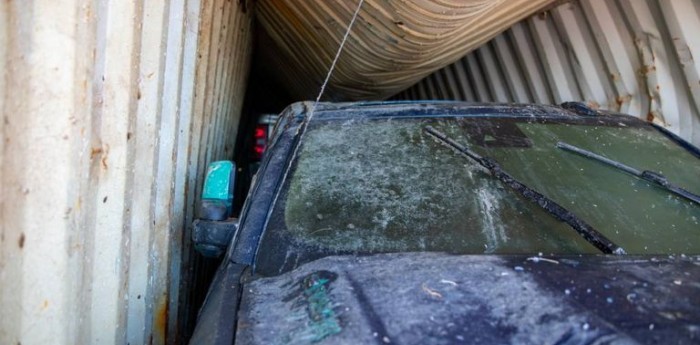 Rescataron a dos Chevrolet Silverado que estaban en el fondo del mar 