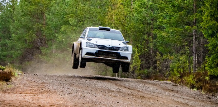 Valtteri Bottas despuntó el vicio arriba de un auto de rally