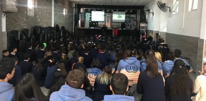 Súper TC2000 va a la Escuela, ante 700 alumnos en Álvarez