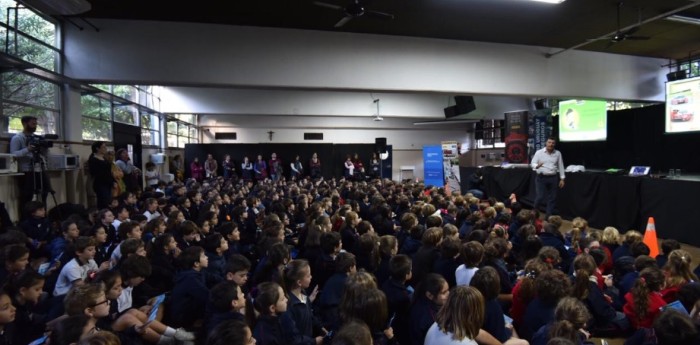 Ante 1000 alumnos, Súper TC2000 va a la Escuela pasó por Boulogne