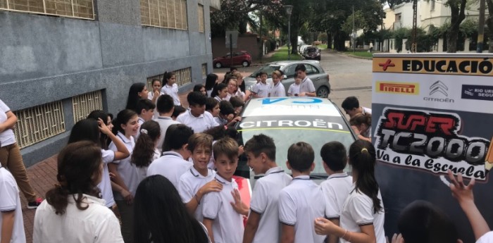 Fenomenal paso del Súper TC2000 va a la Escuela por Rosario