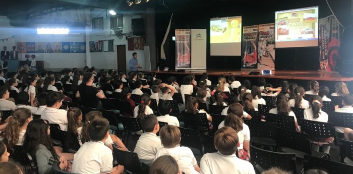 Súper TC2000 va a la Escuela, en el Modern School