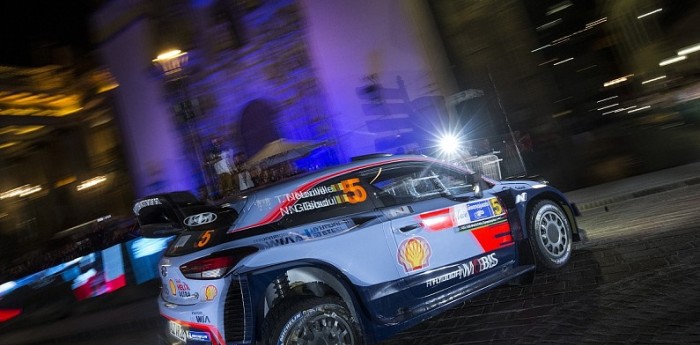 Thierry Neuville está al frente en México